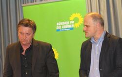 Manfred Lucha (links) und Thomas Poreski beim Empfang. FOTO: SPIESS