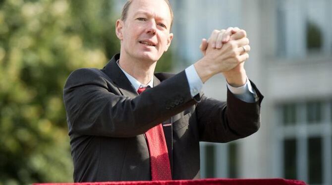 »Das würde uns ruinieren«, sagte Parteichef und Satiriker Martin Sonneborn zu den Strafzahlungen. Foto: Maurizio Gambarini »Das würde uns ruinieren«, sagte Parteichef und Satiriker Martin Sonneborn zu den Strafzahlungen. Foto: Maurizio Gambarini