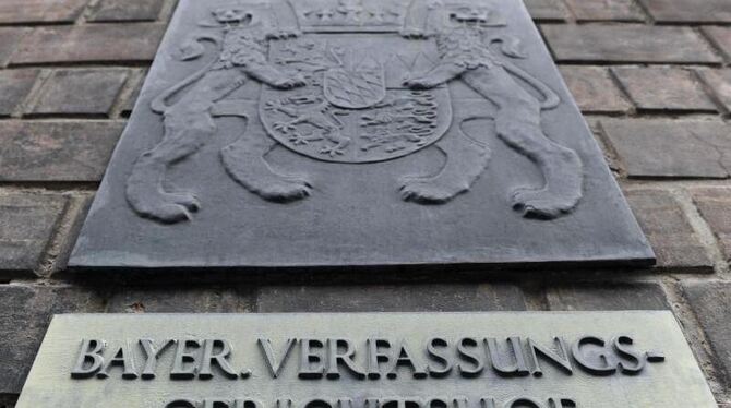 Urteil des Bayerischen Verfassungsgerichtshof: Die von der Regierungsmehrheit durchgesetzten unverbindlichen Volksbefragungen