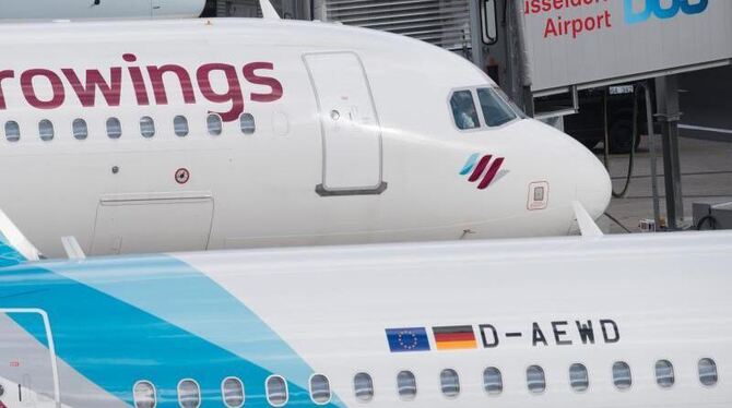 Die Gewerkschaft Verdi ruft die Flugbegleiter bei Eurowings im Tarifkonflikt zu Streiks in Düsseldorf und Hamburg auf. Foto: