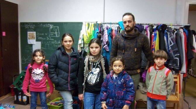 Flüchtlinge werden in der  Kirchentellinsfurter  Schatzkiste beraten. Viele Freundschaften wurden dort schon geschlossen. FOTO: