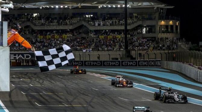 Lewis Hamilton gewann das Saisonfinale vor Nico Rosberg. Foto: Srdjan Suki