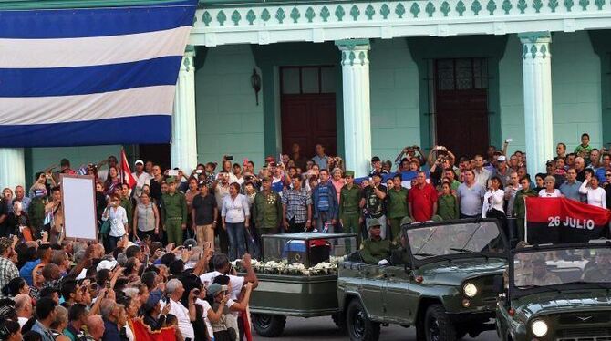 In den vergangenen Tagen hat der Trauerkonvoi mit der Urne von Fidel Castro, begleitet von der Anteilnahme hunderttausender M