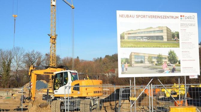 Die Bauarbeiten für das Sportvereinszentrum peb2 im Arbachtal  haben begonnen. Spätestens im November 2017 soll es in Betrieb ge