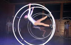 Neun Turnerinnen der Rhönrad-Abteilung beeindruckten mit ihren schwierigen Übungen.