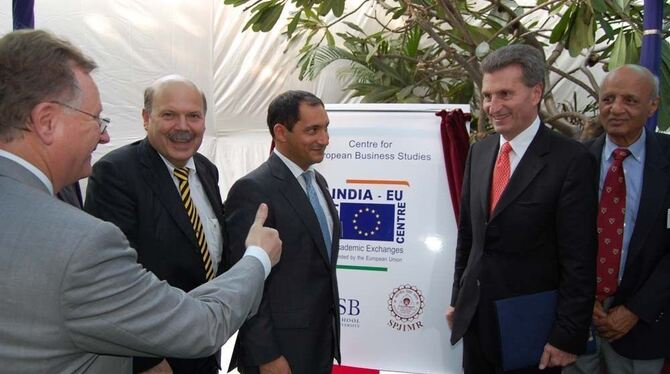 Hochschul-Außenstelle Indien eröffnet (von links): Honorarkonsul Andres Lapp, GEA-Verleger Valdo Lehari jr., der Reutlinger Prof