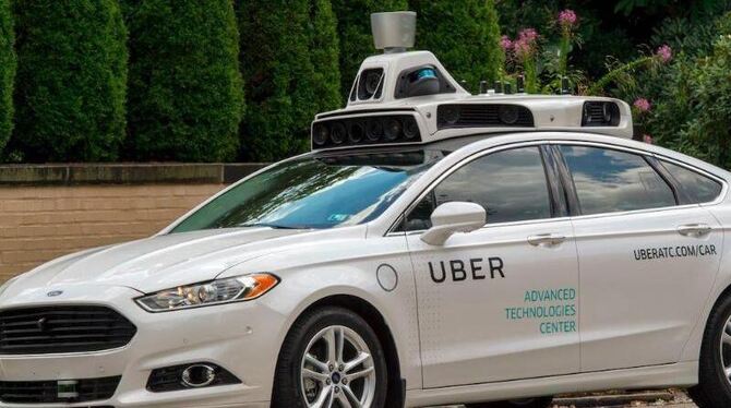 Das undatierte Foto zeigt ein selbstfahrendes Uber-Fahrzeug in Pittsburgh, Pennsylvania, USA. Foto: Uber/dpa