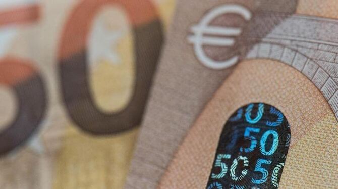 Die neue 50-Euro-Banknote soll schwerer zu fälschen sein. Foto: Boris Roessler