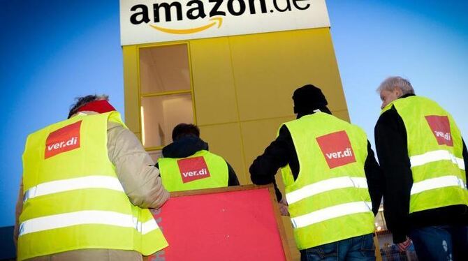 Streikende Mitarbeiter bei Amazon in Leipzig im Jahr 2014. Foto: Peter Endig