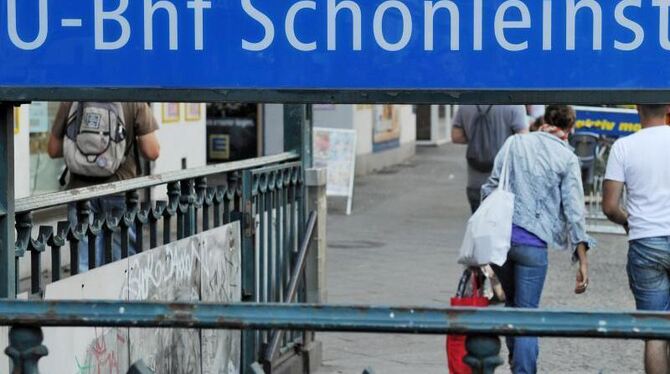 Am Berliner U-Bahnhof Schönleinstraße haben Unbekannte in der Nacht zum 25.12. versucht, einen Obdachlosen anzuzünden. Foto: