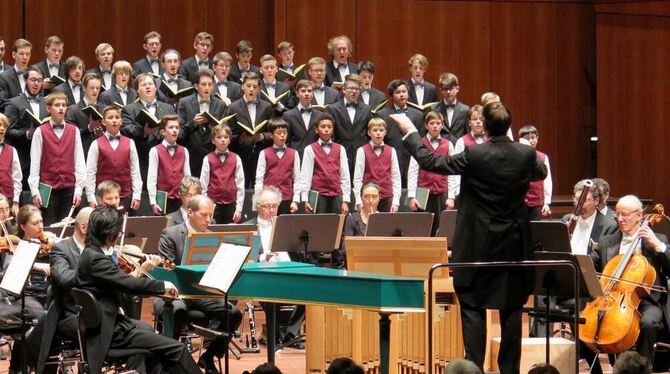 Christian Bonath dirigiert die Capella Vocalis und die Württembergische Philharmonie.