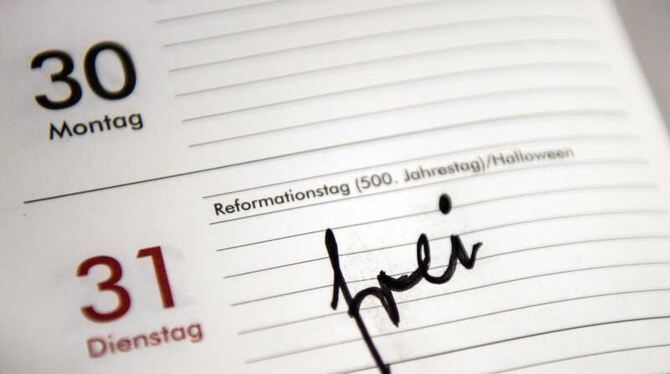 Eine breite Mehrheit der Erwachsenen in Deutschland ist dafür, dass der Reformationstag künftig bundesweit ein Feiertag ist.