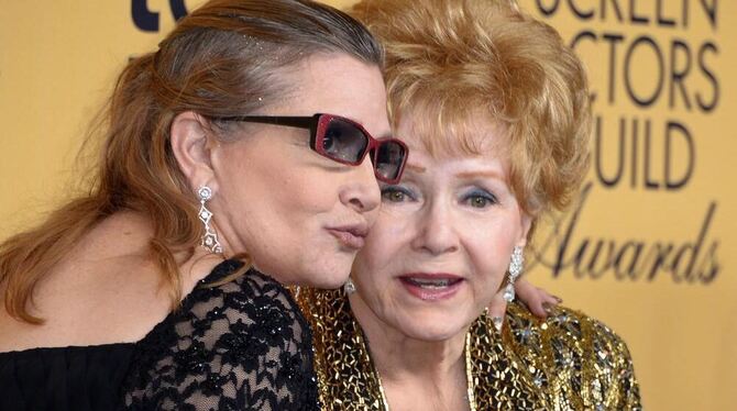 Kurz nach ihrer berühmten Tochter Carrie Fisher ist auch Hollywood-Ikone Debbie Reynolds gestorben