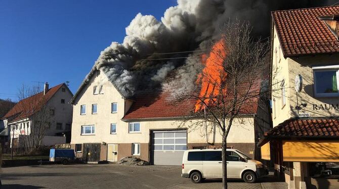 Die Feuerwehren Gomadingen und Münsingen konnten den Brand mit vereinten Kräften unter Kontrolle bringen.