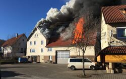Die Feuerwehren Gomadingen und Münsingen konnten den Brand mit vereinten Kräften unter Kontrolle bringen.