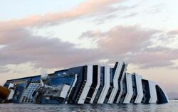 Am Freitag, 13. Januar 2012 lief die «Costa Concordia» vor der toskanischen Küste auf Grund und kenterte. Foto: Massimo Perco