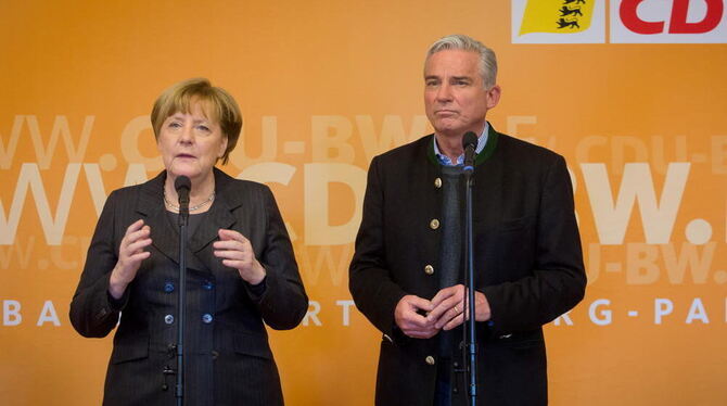 Bundeskanzlerin Angela Merkel und der baden-württembergische Landesvorsitzende der CDU, Thomas Strobl, geben am im Kloster Schön