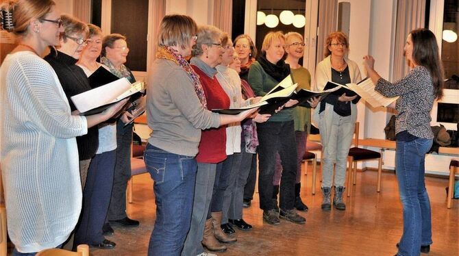 Sichtlich mit Freude bei der Chorprobe dabei, auch wenn es außerhalb der Proben doch manchmal sehr traurig wird: Der Beerdigungs