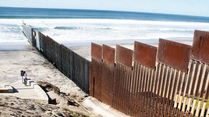 Blick auf ein Stück Grenzzaun zwischen den USA und Mexiko bei Tijuana. Foto: Alejandro Zepeda