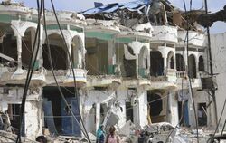 Blick auf das nach einem Anschlag zerstörte Hotel in Mogadischu. Foto: Farah Abdi Warsameh
