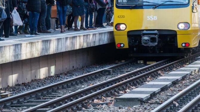 Stadtbahn in Stuttgart: Im vergangenen Jahr stiegen die ÖPNV-Preise durchschnittlich um 1,5 Prozent. Foto: Lino Mirgeler