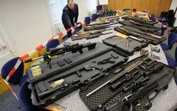 Sichergestellte Waffen von «Reichsbürgern» im Polizeipräsidium in Wuppertal. Foto: Roland Weihrauch