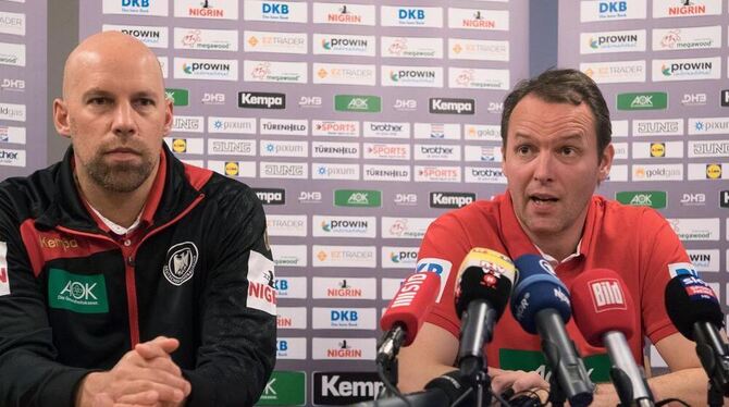 Immer noch fassungslos übers WM-Aus der deutschen Handballer: Axel Kromer (links), Co-Trainer von Dagur Sigurdsson (rechts). FOT