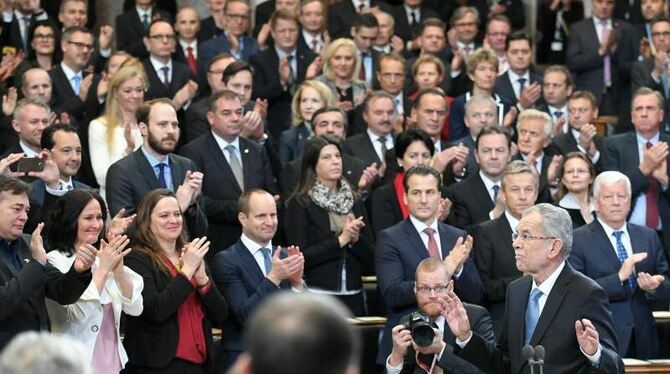 Österreichs neuer Bundespräsident Alexander Van der Bellen bei seiner Vereidigung. Foto: Roland Schlager