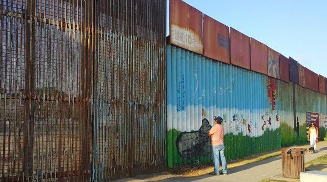 Bereits jetzt jede Menge Grenze: Der bestehende Zaun zwischen den USA und Mexiko. Foto: Martha Alicia Reyes