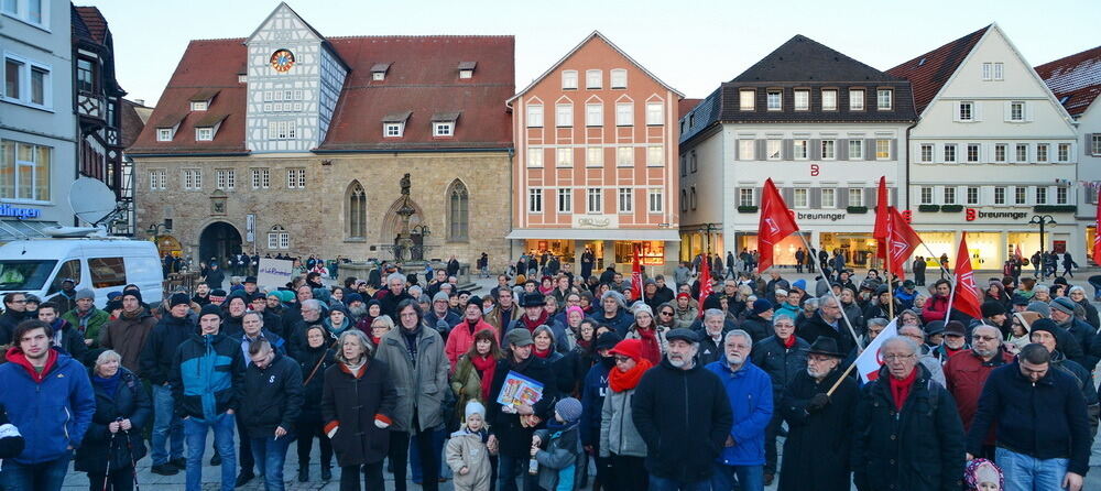 Lautstarke Demo bei AfD-Neujahrsempfang