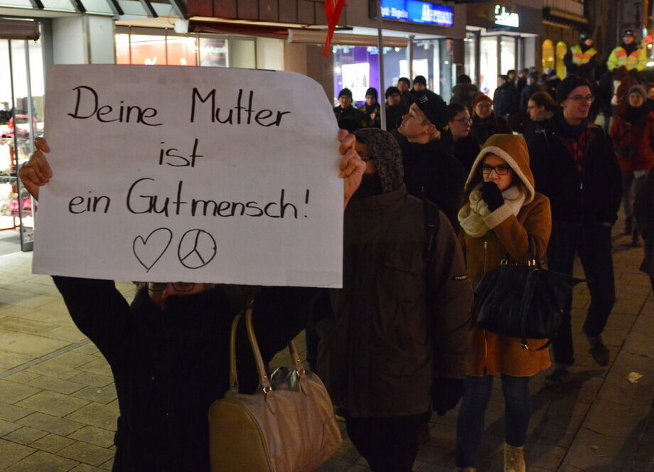 Lautstarke Demo bei AfD-Neujahrsempfang
