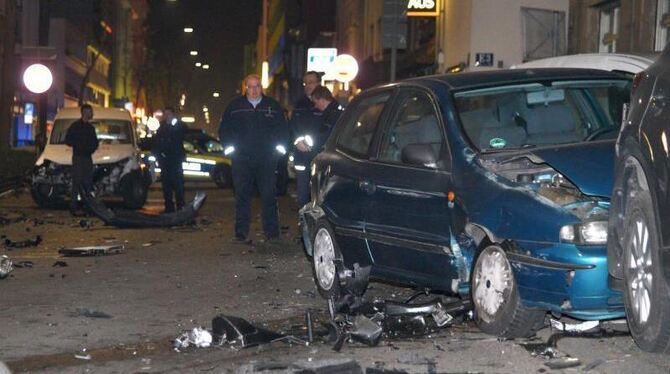 Beschädigte Wagen in Mannheim (Baden-Württemberg). Ein sogenannter Autoposer hat in der Innenstadt einen Schaden von rund 100