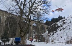 Rettungshubschrauber Christoph 54 landet in der Ravennaschlucht bei Breitnau im Schwarzwald. Nach Polizeiangaben war ein 40-jähr