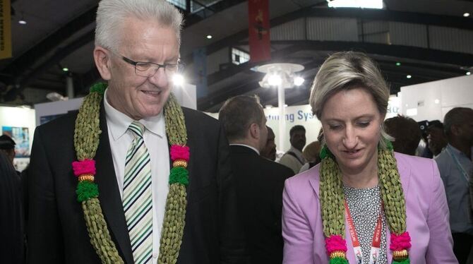 Der baden-württembergische Ministerpräsident Winfried Kretschmann und Wirtschaftsministerin Nicole Hoffmeister-Kraut, besuchen d
