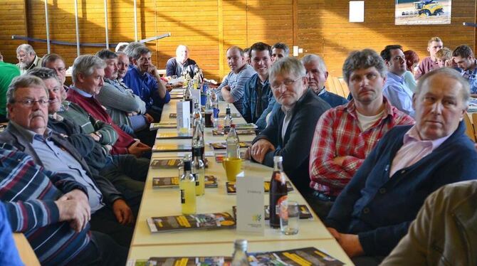 Aufmerksame Zuhörer bei der   Lichtmesstagung in Würtingen, die schon einiges an Wandel in der Landwirtschaft mitgemacht haben.