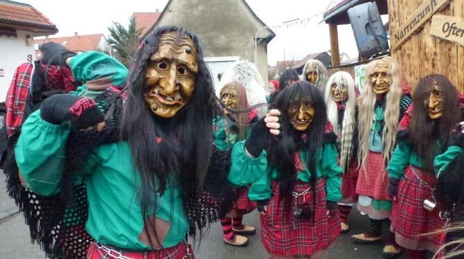 Narren in Ofterdingen: Die Fürstenwaldhexen waren die erste Figur.