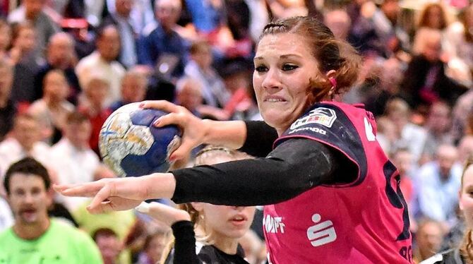 Verlängerte ihren Vertrag bei der TuS um zwei Jahre:  Julia Behnke.