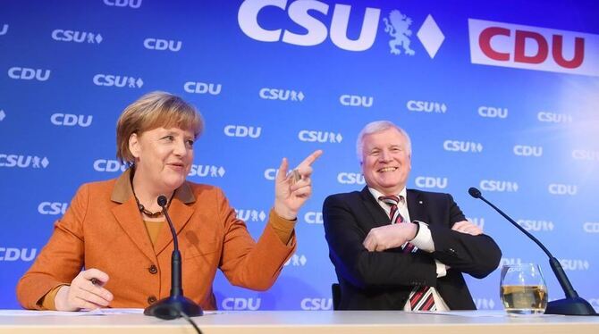Sieht nach guter Laune aus: Bundeskanzlerin Angela Merkel (CDU) und der bayerische Ministerpräsident Horst Seehofer (CSU).