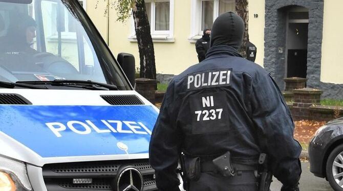 Polizeieinsatz in Niedersachsen. Foto: Julian Stratenschulte/Archiv