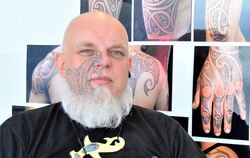 Experte für Sticheleien, die unter die Haut gehen: Der Reutlinger Tätowierer Volker Kloth hat sich auf Tattoos der neuseeländisc