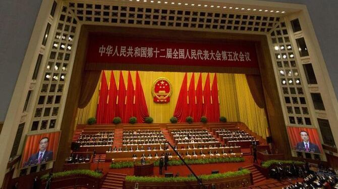 Chinas Ministerpräsident Li Keqiang eröffnet die Jahrestagung des Volkskongresses in der Großen Halle des Volkes in Peking. K