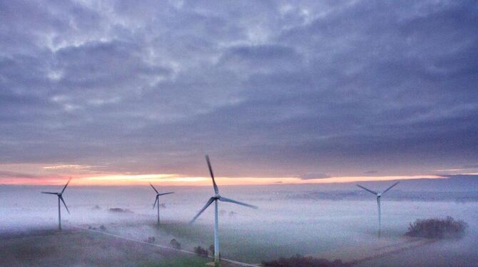 In Sehnde in der Region Hannover drehen sich die Windmühlen.