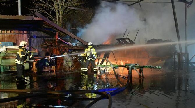Die Feuerwehr war mit einem Großaufgebot vor Ort.