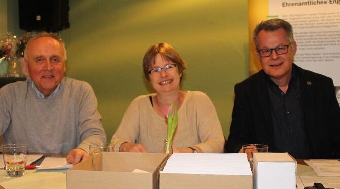 Schauten in Sachen Naturtheater  nach vorn  und zurück:Tilmann Scheck (von links), Bärbel Mauch und Rainer Kurze. FOTO: SPIESS