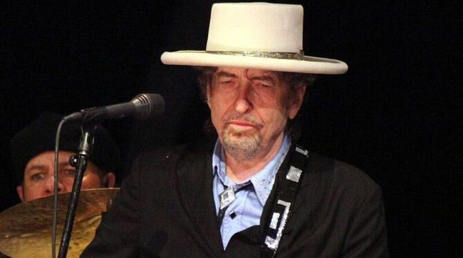 Es ist vollbracht: Bob Dylan hat seinen Nobelpreis endlich abgeholt. Foto: Abir Sultan