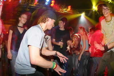 aFaerbe_400_AEG_Party2 (jpg)