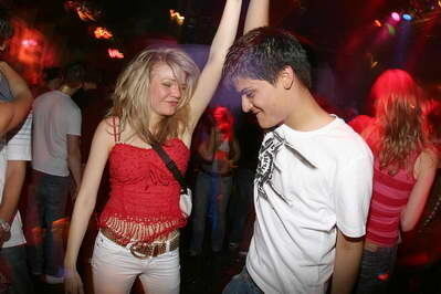 aFaerbe_400_AEG_Party3 (jpg)