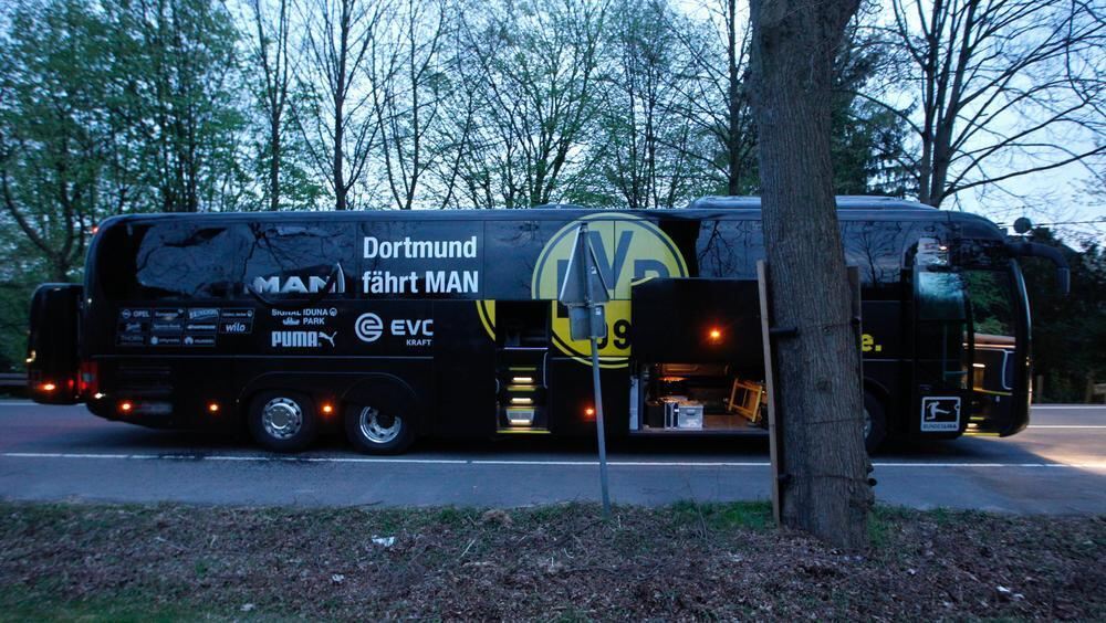 Anschlag auf BVB-Bus