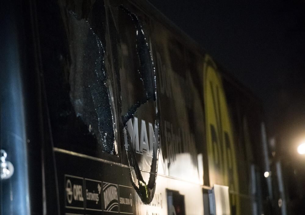 Anschlag auf BVB-Bus