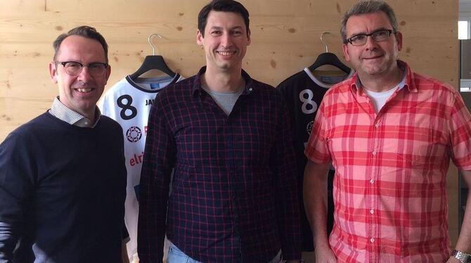 Anel Mahmutefendic (Mitte) wird Trainer beim TV Neuhausen. Links: Geschäftsführer Martin Müller, rechts: Der TVN-Finanzvorstan Anel Mahmutefendic (Mitte) wird Trainer beim TV Neuhausen. Links: Geschäftsführer Martin Müller, rechts: Der TVN-Finanzvorstan